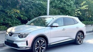 VF8 Plus Bạc 2023 – Pin SDI