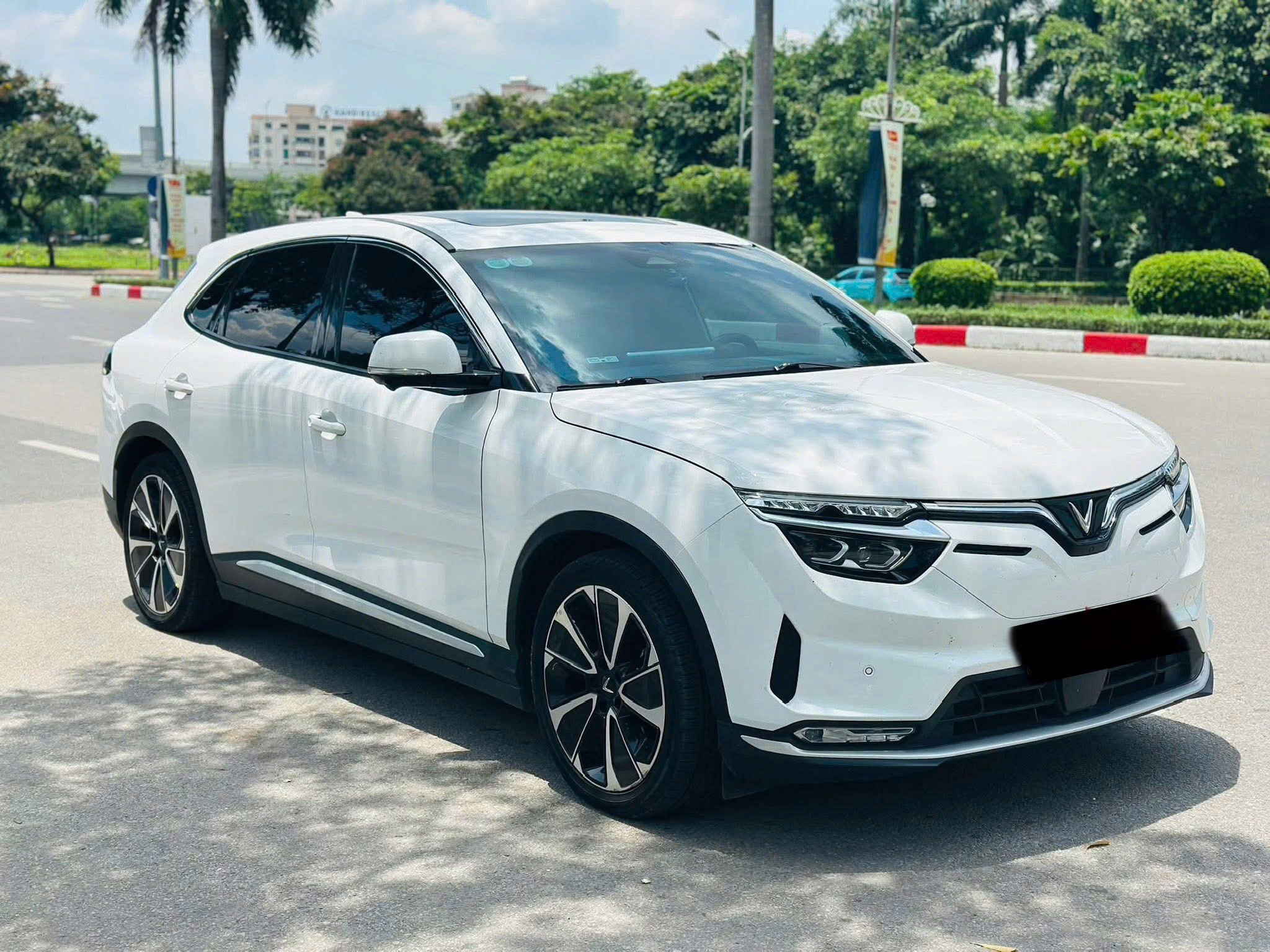 VF8 Plus Trắng 2023 – Pin SDI